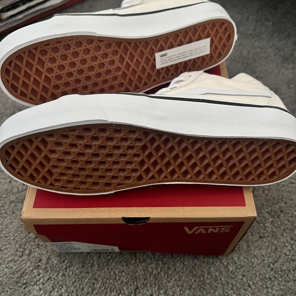 Vans NWT Sk8-hi Tapered Shoes in marshmallow size 7 - Picture 3 of 3